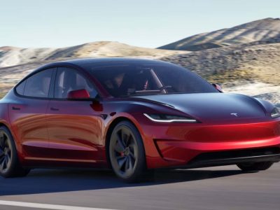 Нова Tesla Model 3 Performance розганяється до 100 кілометрів на годину за 2,9 секунди