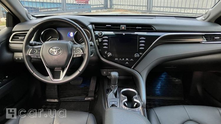 Toyota Camry, 2018