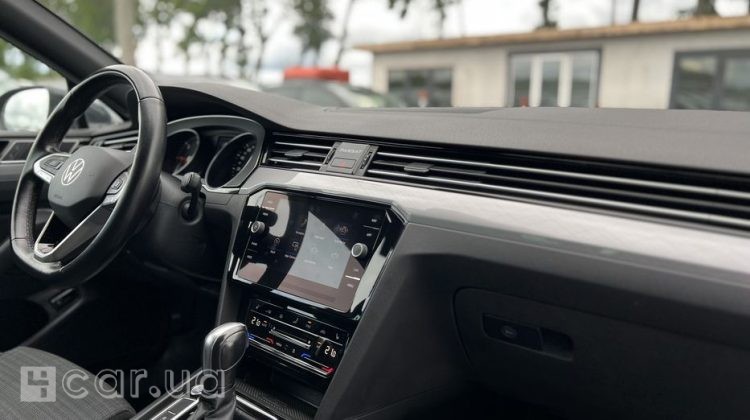 Volkswagen Passat, 2021