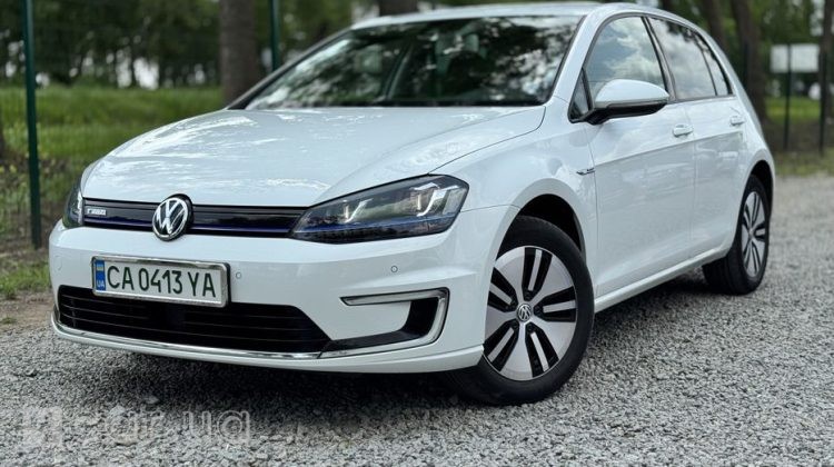 Volkswagen e-Golf, 2015