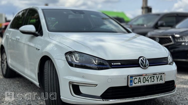 Volkswagen e-Golf, 2015