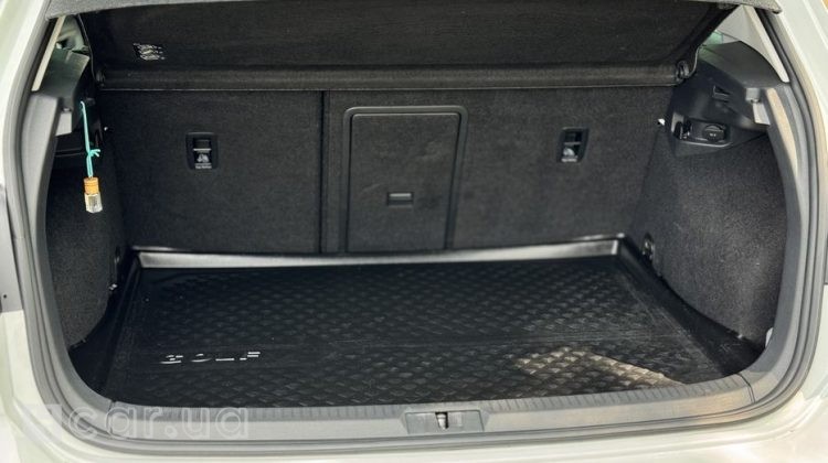 Volkswagen e-Golf, 2015