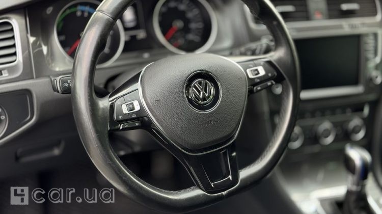 Volkswagen e-Golf, 2015