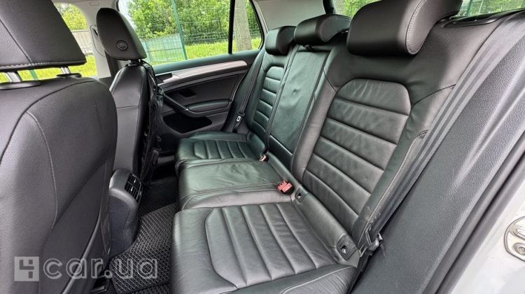 Volkswagen e-Golf, 2015