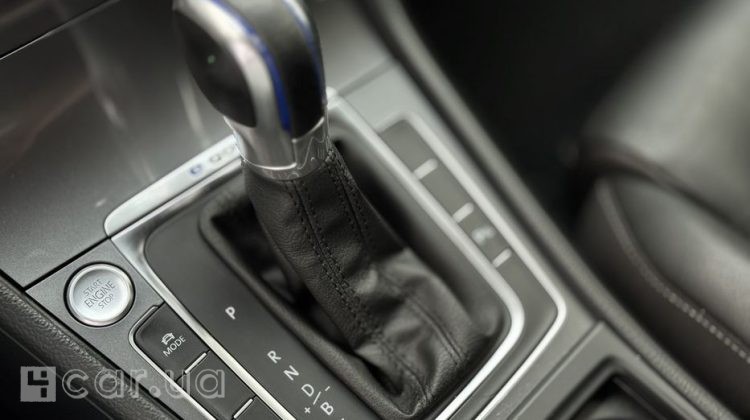 Volkswagen e-Golf, 2015
