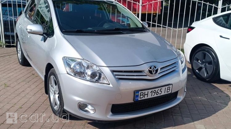 Toyota Auris, 2011