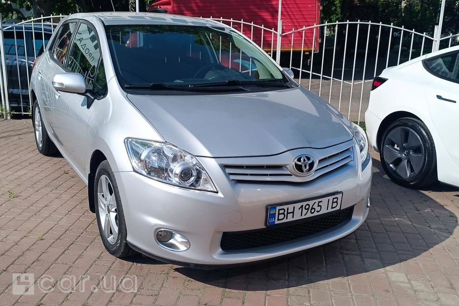 Toyota Auris, 2011