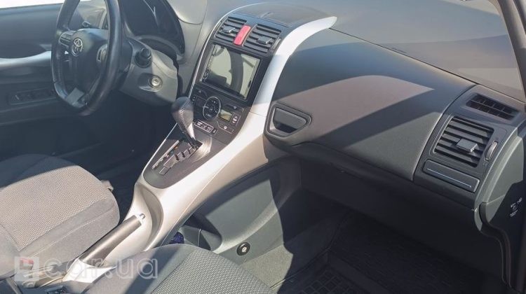 Toyota Auris, 2011
