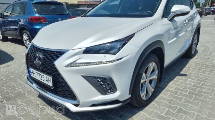 Lexus NX, 2016