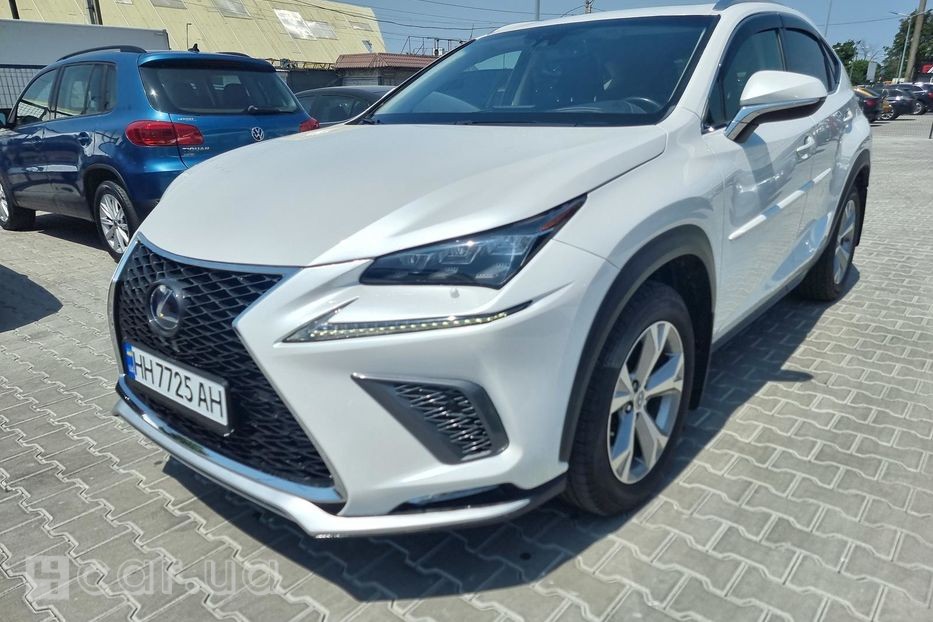 Lexus NX, 2016