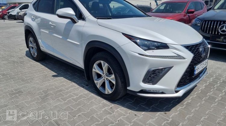 Lexus NX, 2016