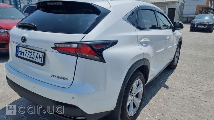 Lexus NX, 2016
