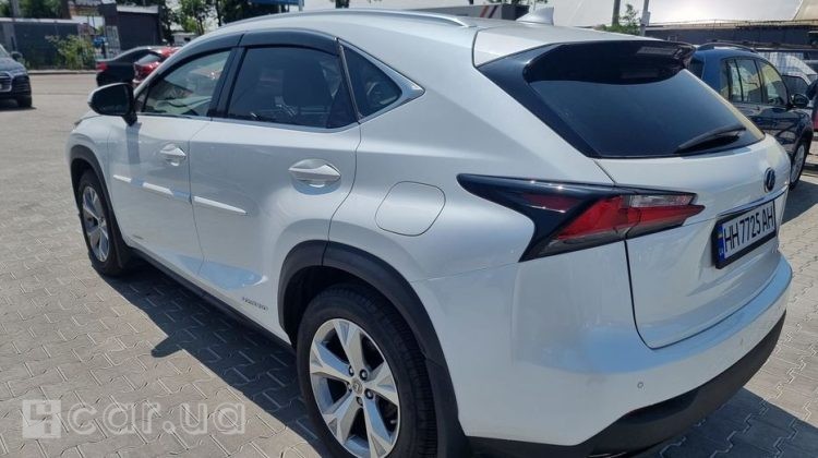 Lexus NX, 2016