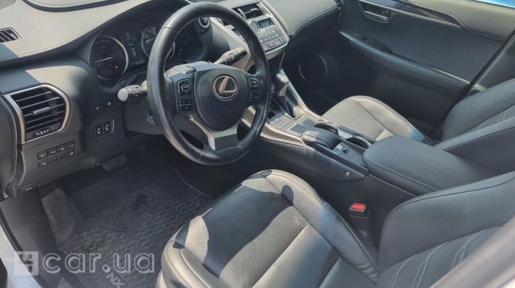 Lexus NX, 2016