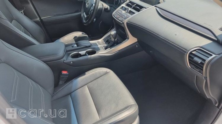 Lexus NX, 2016