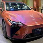 Lexus почав продаж нового електричного седана ES